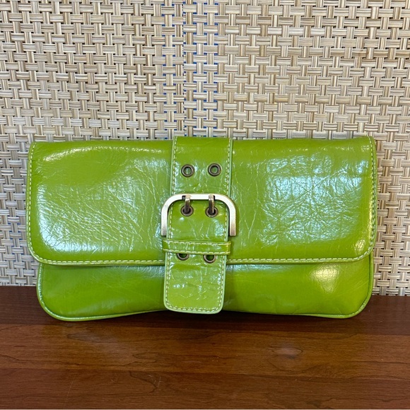 🌟3xHP🌟Bright Spring Green Faux Leather Convertible Clutch On Chain by Shiraleah - Picture 4 of 14